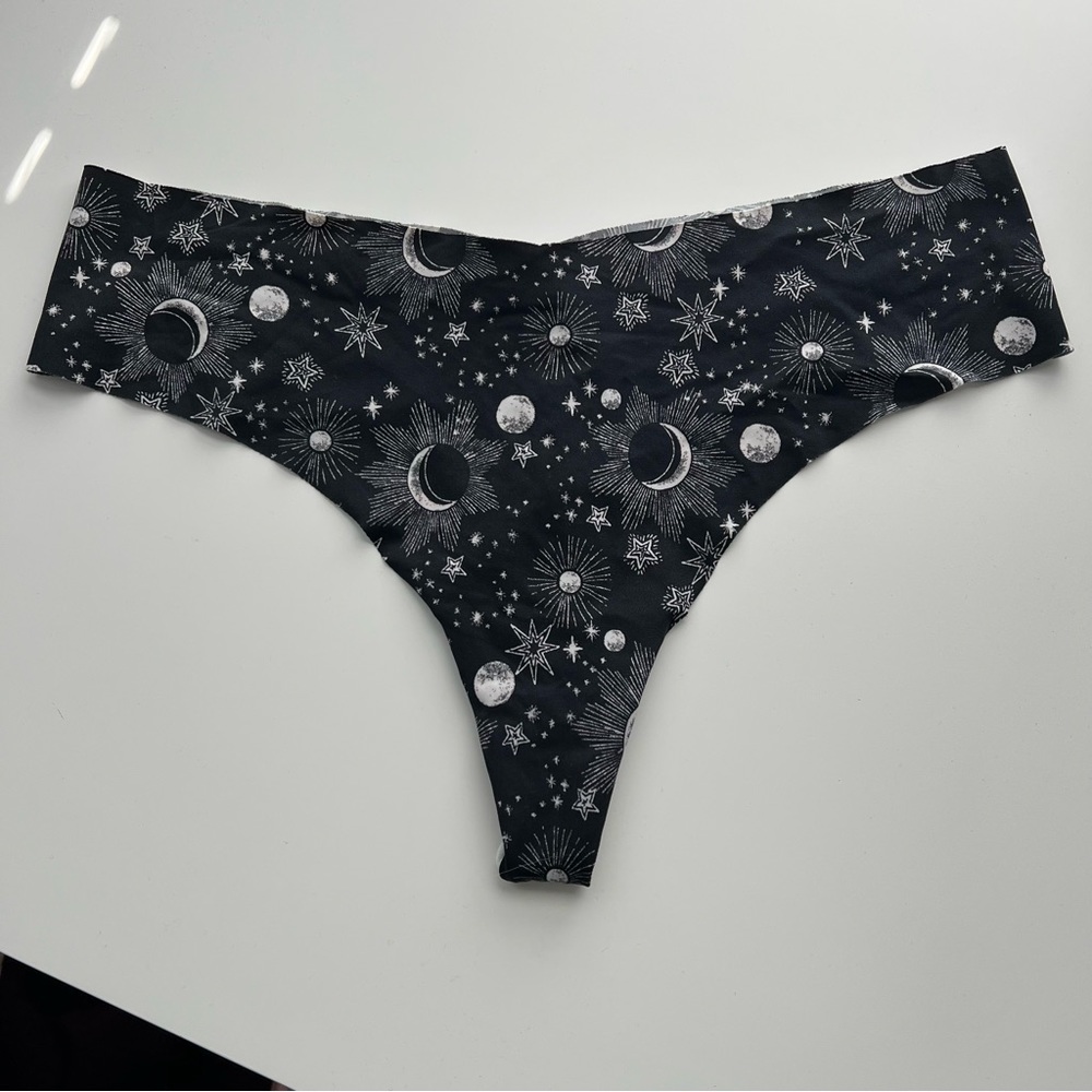 Victorias Secret No-show thong, NWOT.